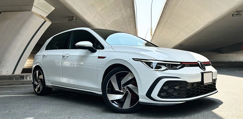 Detail Picture Volkswagen Golf GTI 2023-2024 - Rent in Dubai