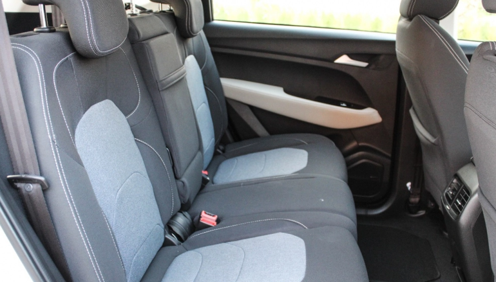 Detail Picture Chevrolet Captiva 2023-2024 - Rent in Dubai