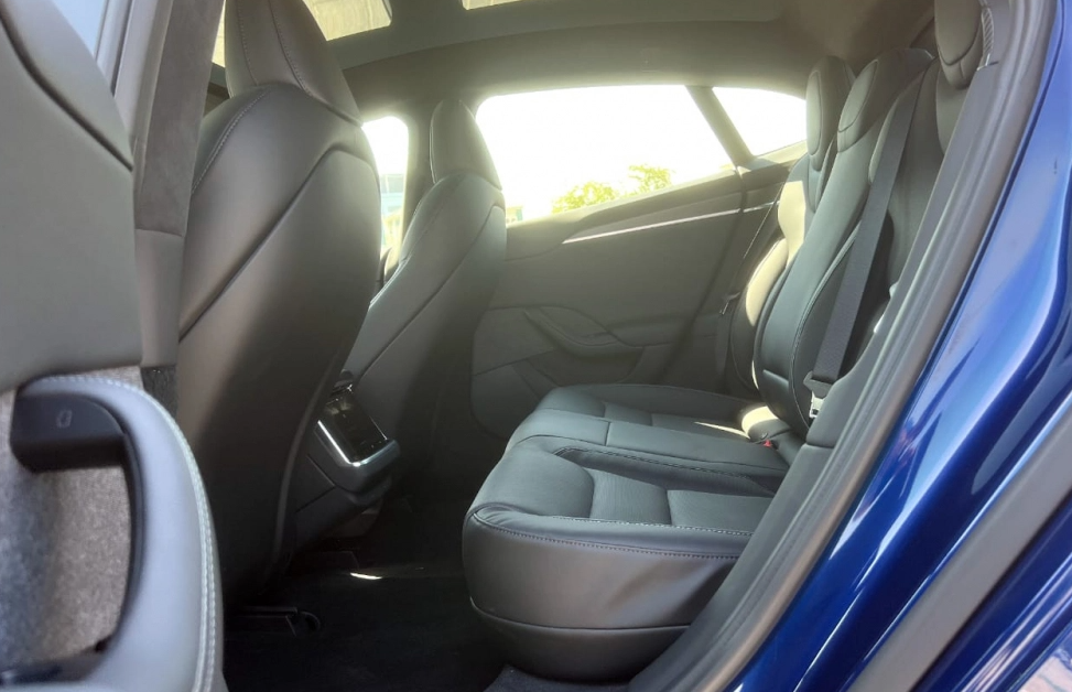 Detail Picture Tesla Model S Plaid 2023-2024 - Rent in Dubai