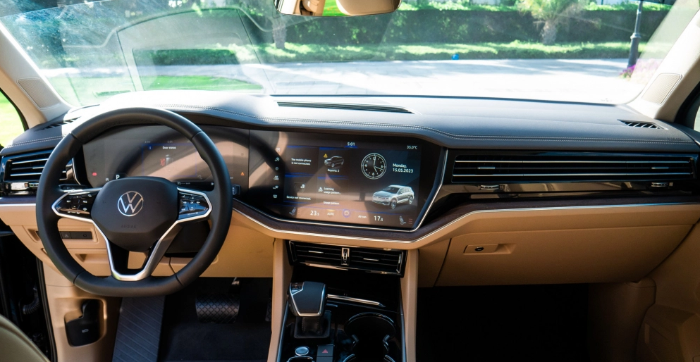 Detail Picture Volkswagen Touareg 2023-2024 - Rent in Dubai