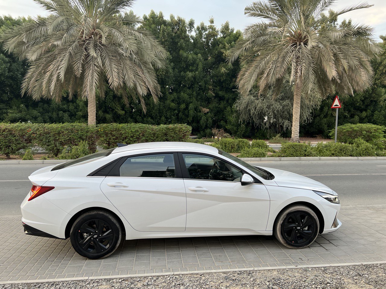 Detail Picture Hyundai Elantra - Rent in Dubai