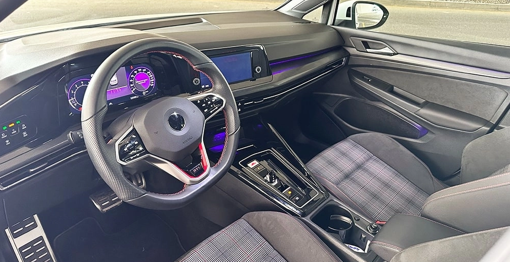 Detail Picture Volkswagen Golf GTI 2023-2024 - Rent in Dubai