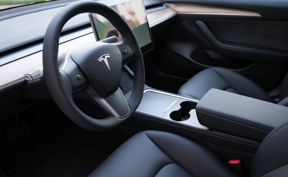 Detail Picture Tesla Model3 Standard Plus 2023-2024 - Rent in Dubai