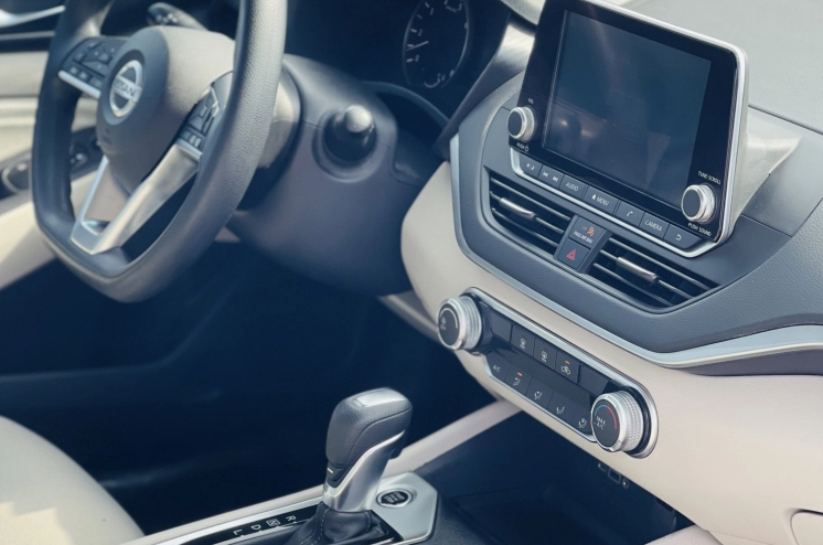 Detail Picture Nissan Altima 2020 - Rent in Dubai