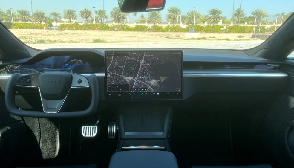 Detail Picture Tesla Model S Plaid 2023-2024 - Rent in Dubai