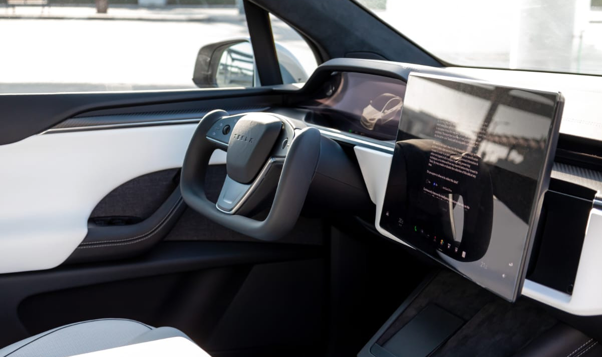 Detail Picture Tesla Model X Plaid 2023-2024 - Rent in Dubai
